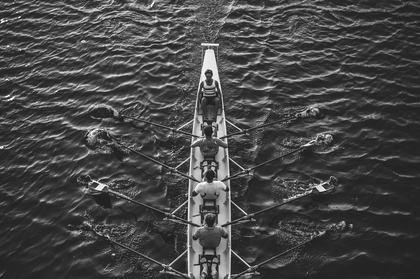 A rowing eight seen from directly above, mid-stroke